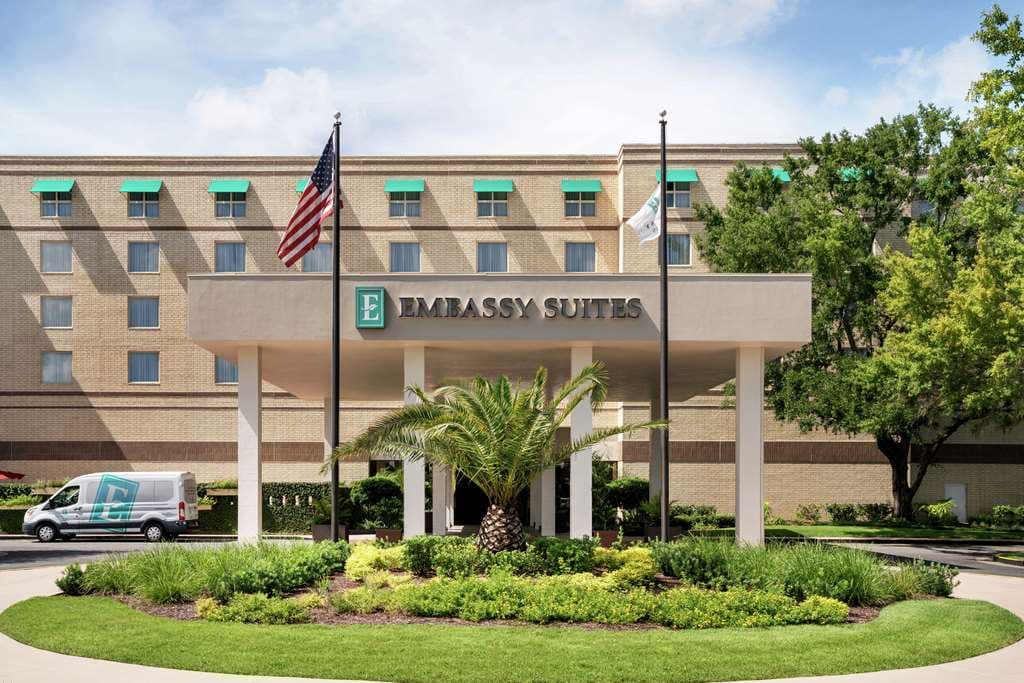 Embassy Suites by Hilton Brunswick, Hotel in Country Club Estates