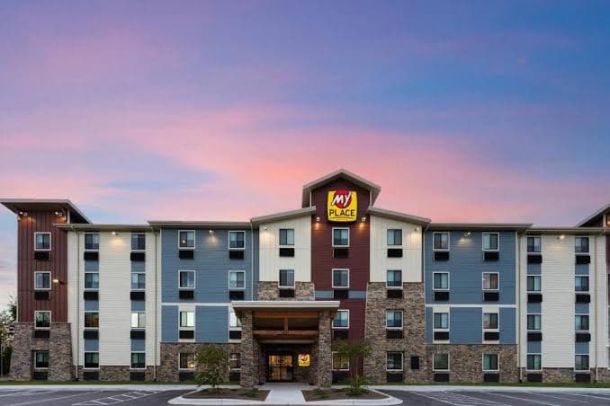 My Place Hotel St. Joseph, Aparthotel in Country Club Village