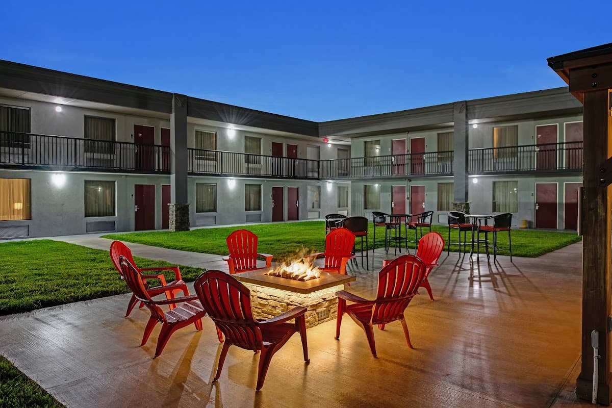Red Roof Inn & Suites Wilkesboro, Hotel in Wilkesboro