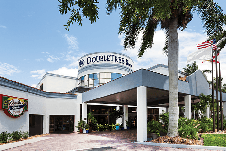 DoubleTree by Hilton Fort Myers at Bell Tower Shops, Hotel in Villas