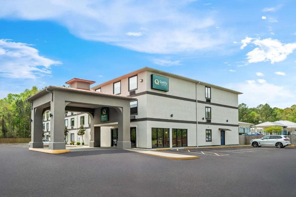 Quality Inn & Suites Biloxi - Ocean Springs, Hotel in Saint Martin