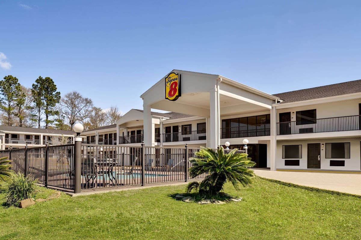 Super 8 by Wyndham Ocean Springs Biloxi, Hotel in Gulf Hills