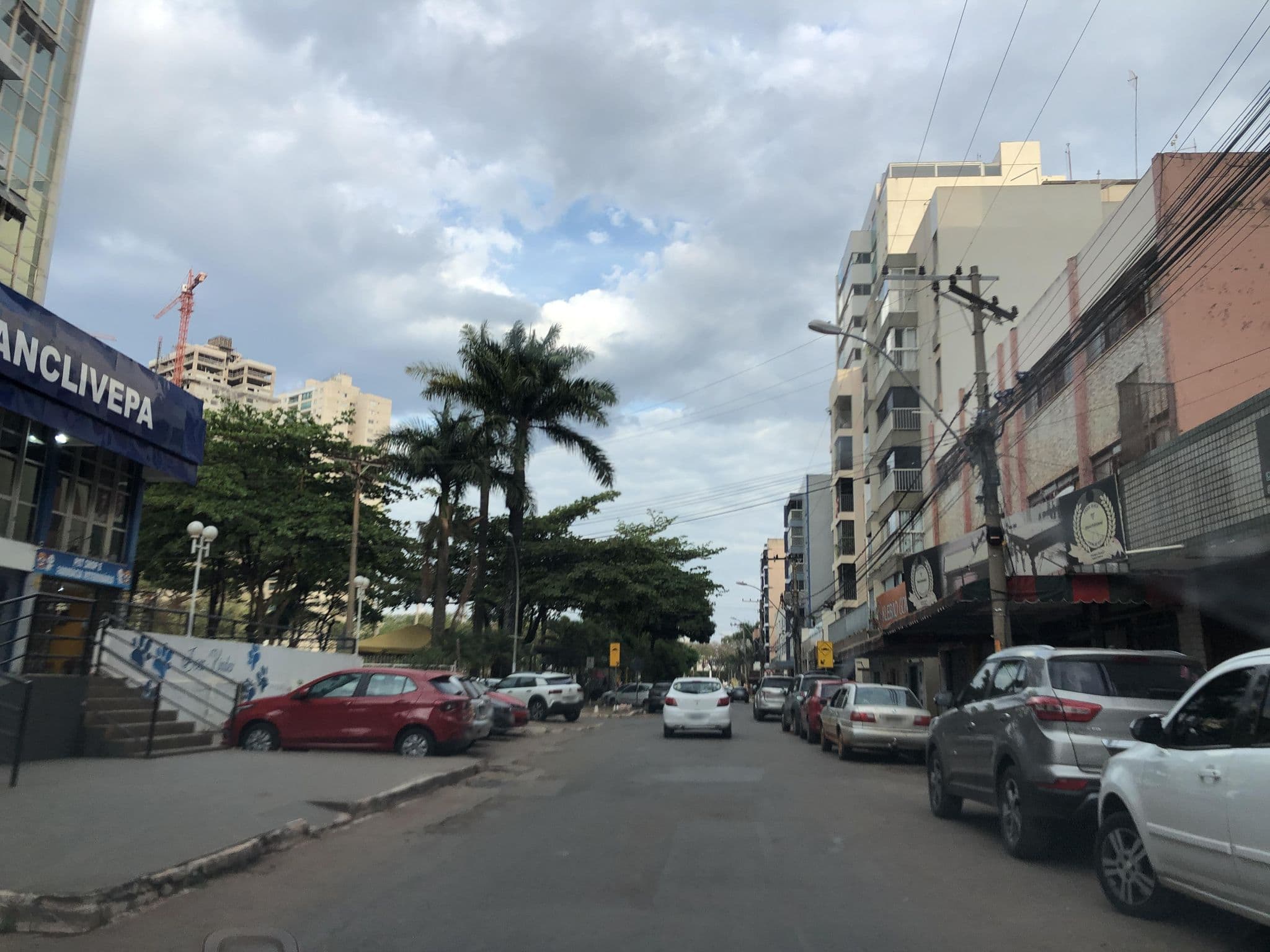 Street view near Hotel Kingston, Taguatinga — © alantiagofelipe (CC BY-SA · Mapillary)