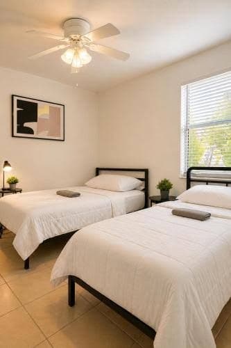 Pacifica by Fort Lauderdale Airport, Guesthouse in Dania Beach