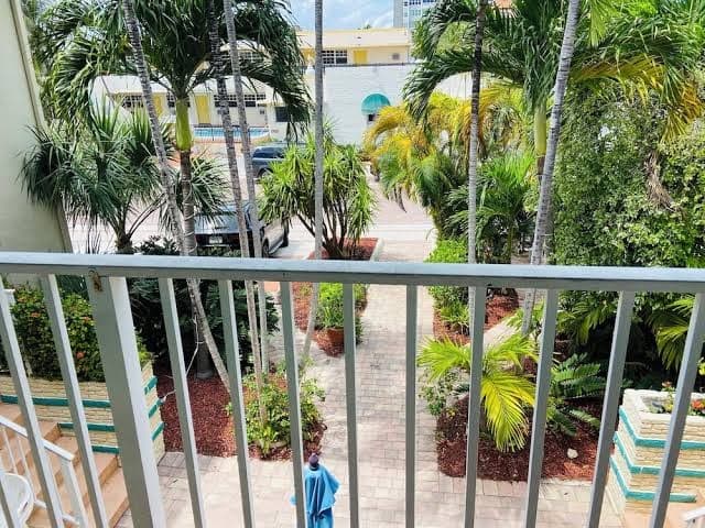 Beach Tide Motel - 7 1 Bedroom King Bed 1 Queen 1 twin sofa bed, Motel in Dania Beach