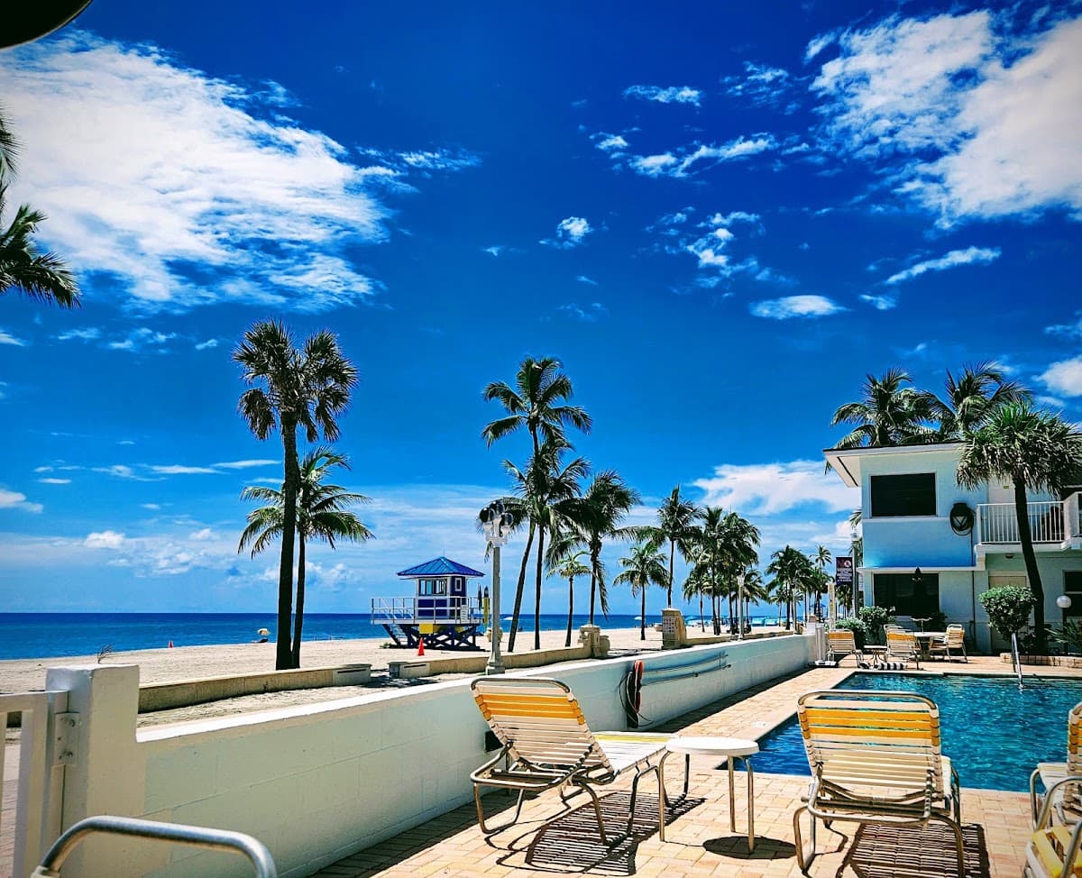 Tide Ocean Front Vacation Apartments - Hollywood Beach, Motel in Dania Beach