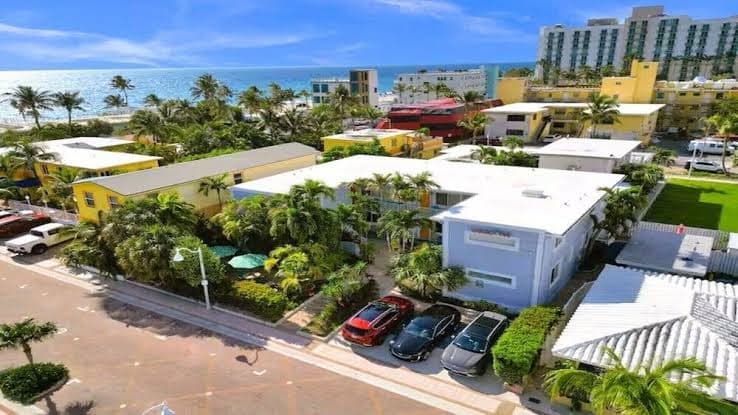 Beach Tide Motel - 10 Studio 2 Queen Beds, Motel in Dania Beach