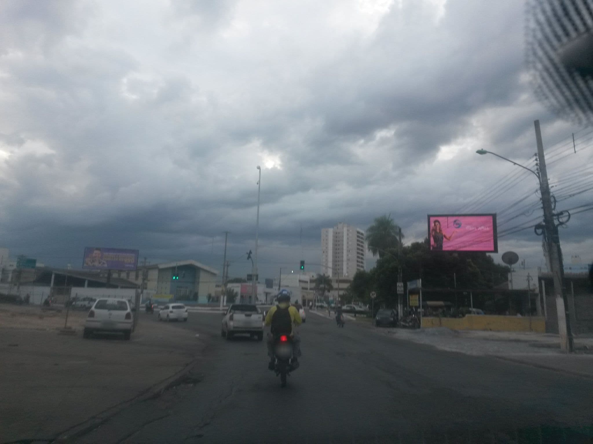 Street view near Hotel Golden Tulip, Cuiabá — © thiagoeriksson (CC BY-SA · Mapillary)