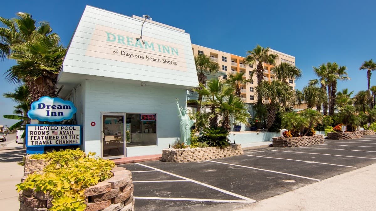 Dream Inn by AmeriVu Daytona Beach Shores- Oceanfront, Hotel in Daytona Beach Shores