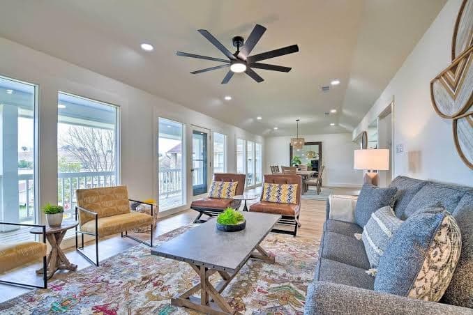 Lake Dayz Granbury Retreat w/ Private Dock!, Hotel in DeCordova