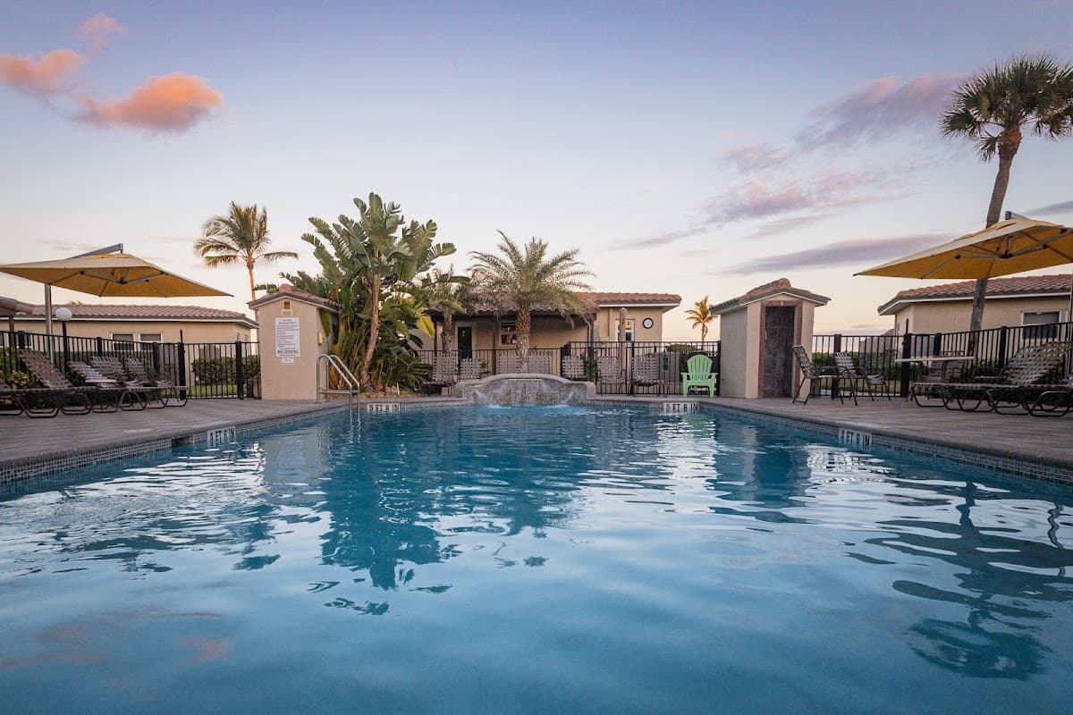 Royal Flamingo Villas, Resort in Hillsboro Beach