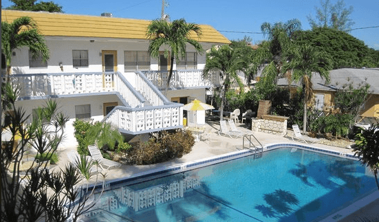 Three Crowns Apt. Resort, Hotel in Deerfield Beach