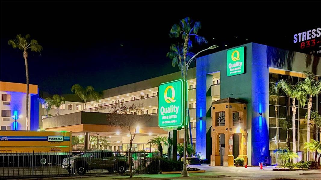 Quality Inn & Suites Los Angeles Airport - Stadium District, Hotel in Lennox