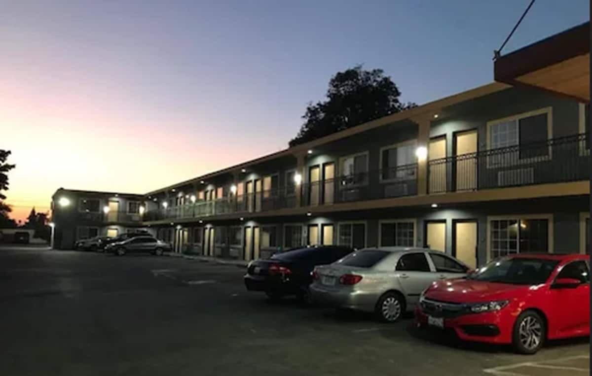 The Atlas Inn & Suites LAX, Hotel in Lennox