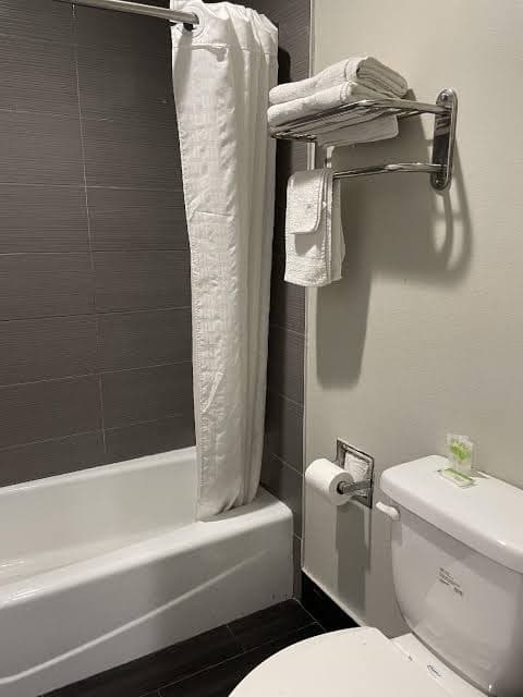 Villa Inn & Suites, Hotel in Lennox