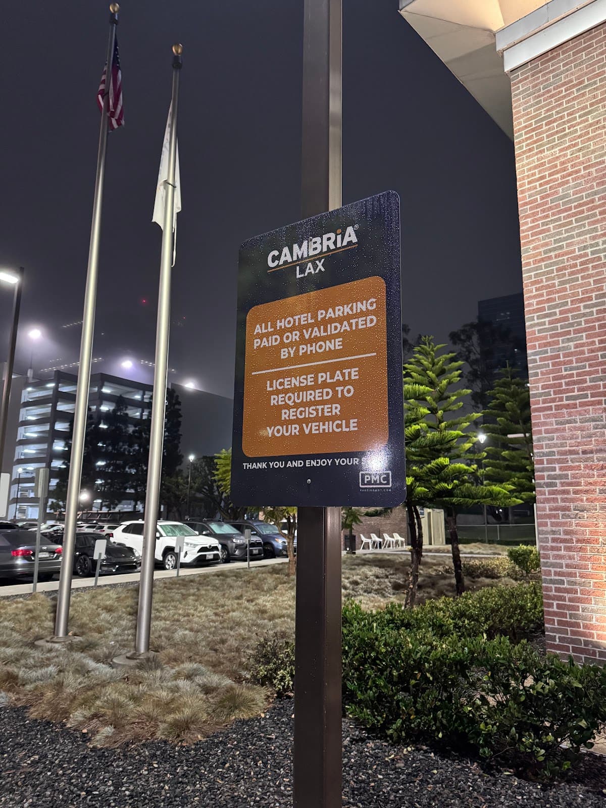 Parking at Cambria Hotel, Hotel in Del Aire