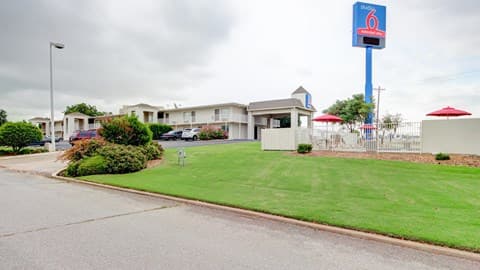 Studio 6 Midwest City, OK - Oklahoma City, Aparthotel in Del City