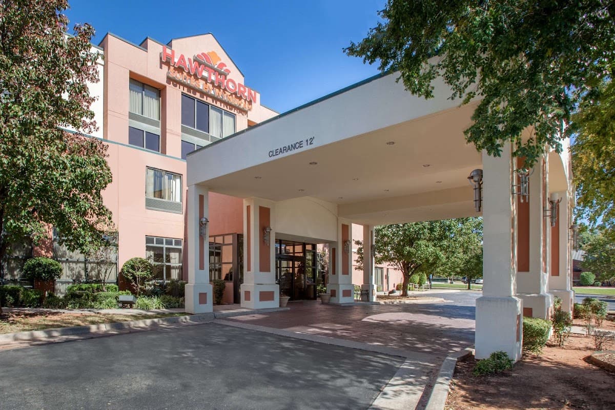 Hawthorn Suites by Wyndham Midwest City Tinker AFB, Hotel in Del City