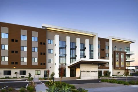 Courtyard by Marriott Sand City Monterey, Hotel in Seaside