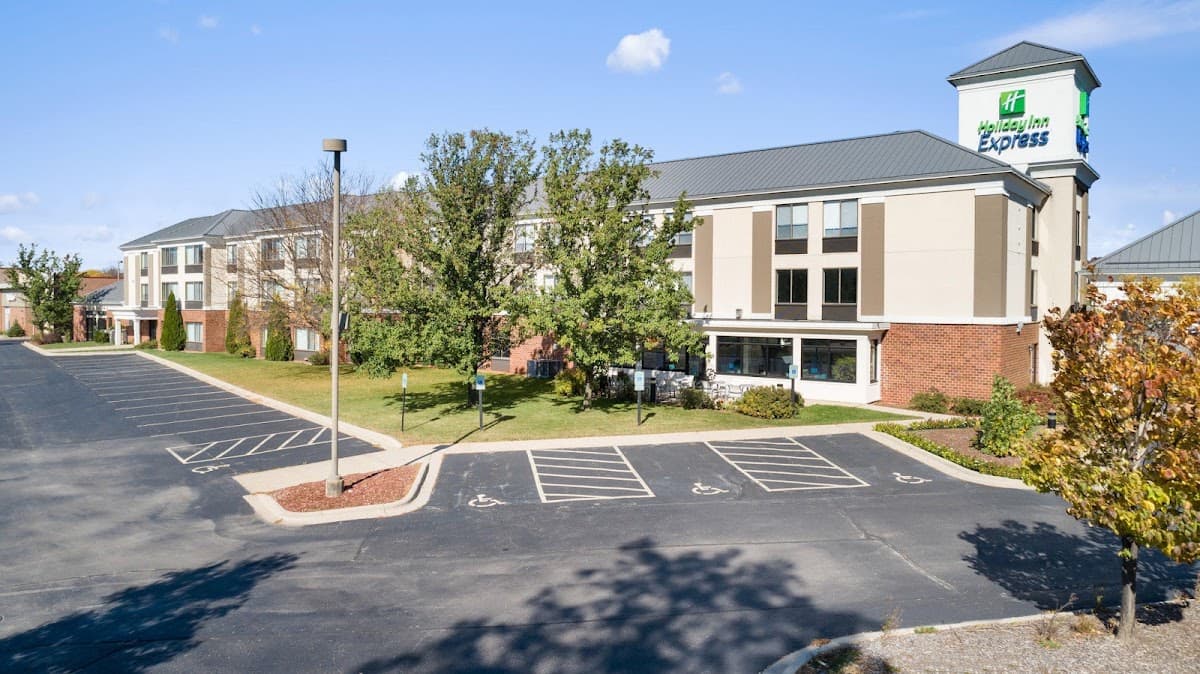 Holiday Inn Express & Suites Delafield by IHG, Hotel in Delafield