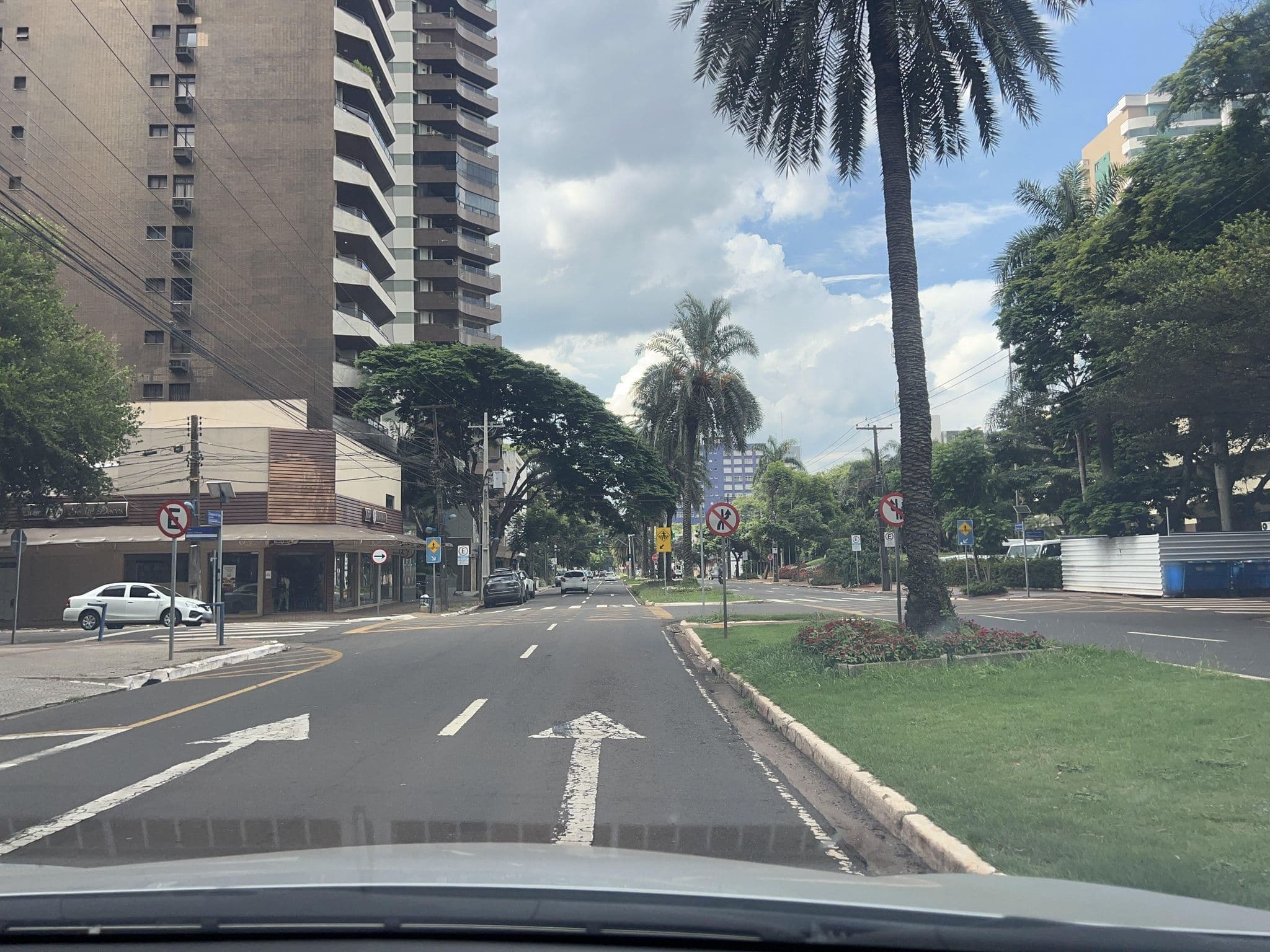 Street view near Hotel Elo, Maringá — © wesleygmartins (CC BY-SA · Mapillary)