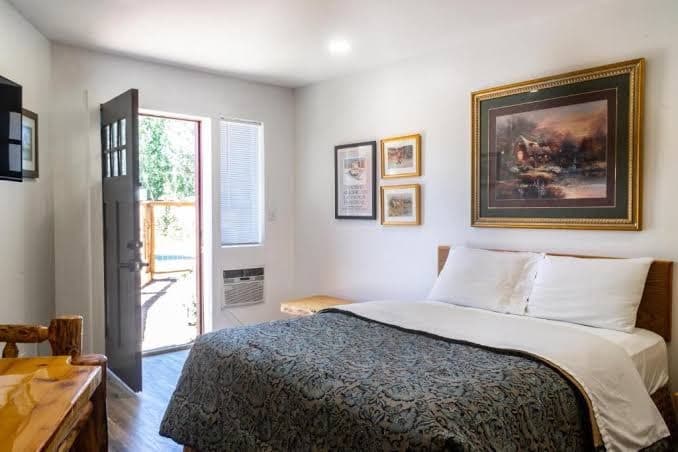 Riverwood Inn Hotel Signature Queen Suite - Holiday Home, Holiday Home in Delta