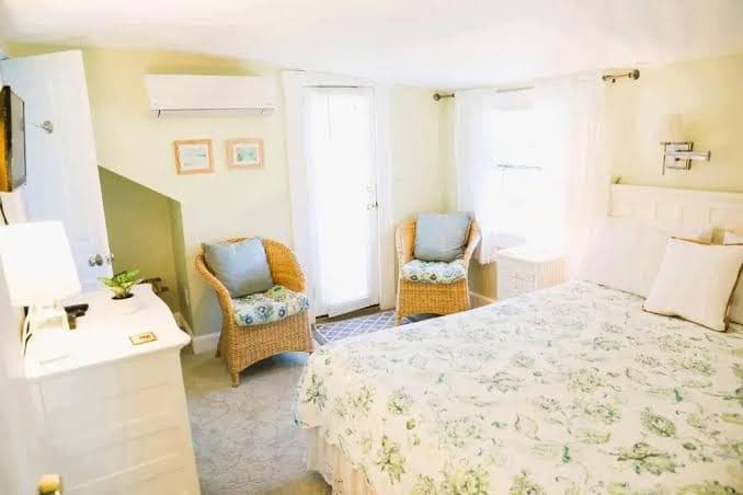 An English Garden Bed & Breakfast, Bed & Breakfast in Dennis Port