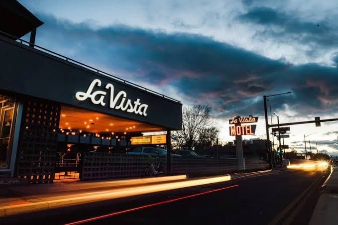 Retro Desert Vista - La Vista Motel - 110, Motel in Denver