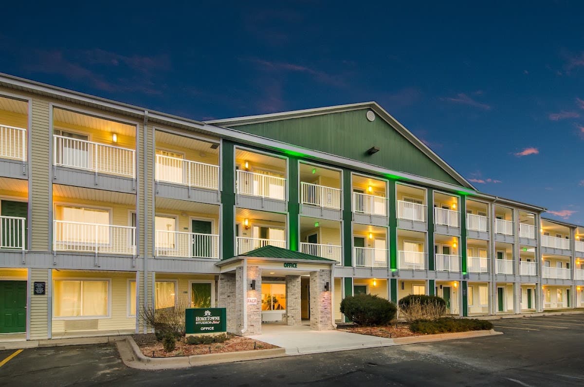 HomeTowne Studios Denver - Glendale/ Cherry Creek, Hotel in Holly Hills