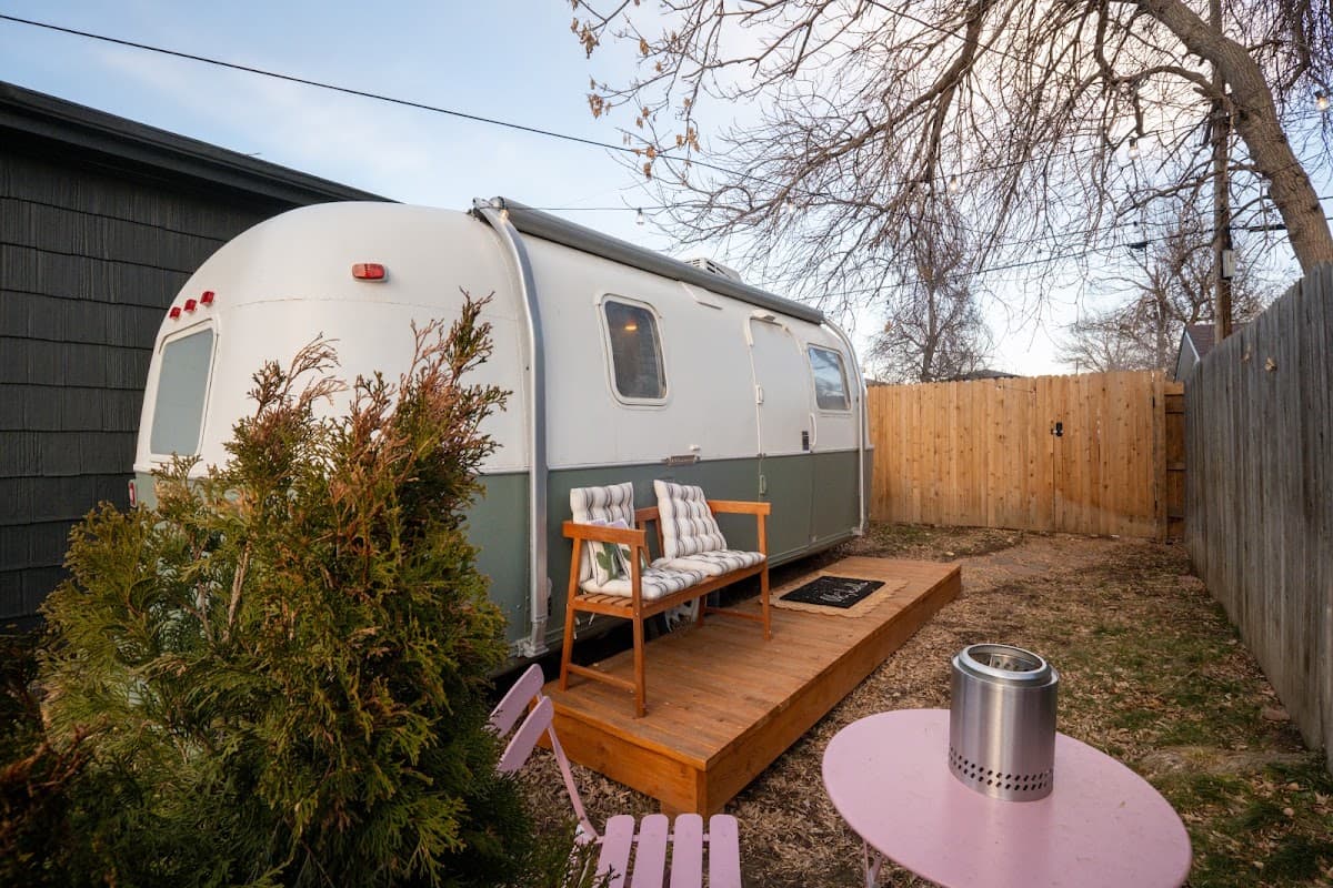 Margo The Overland Caravan, Hotel in Englewood