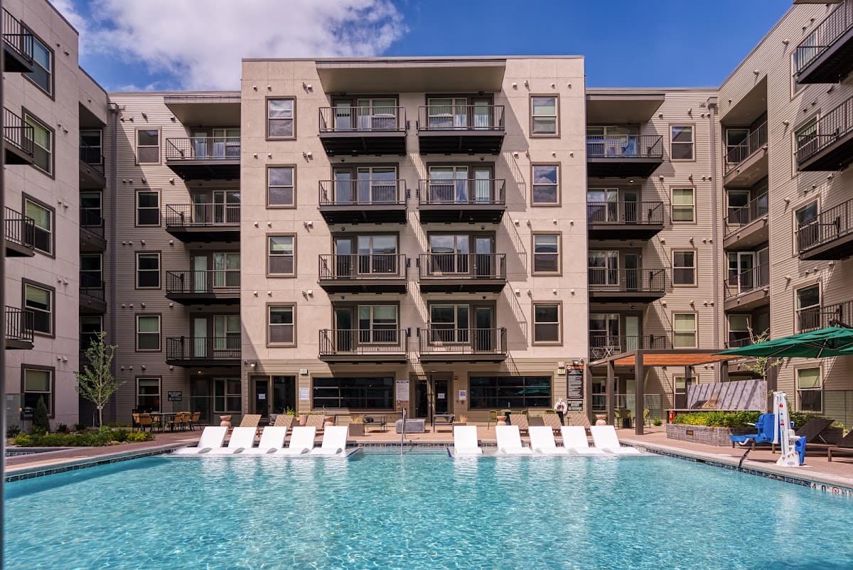 Alexan Evans Station, Aparthotel in Englewood