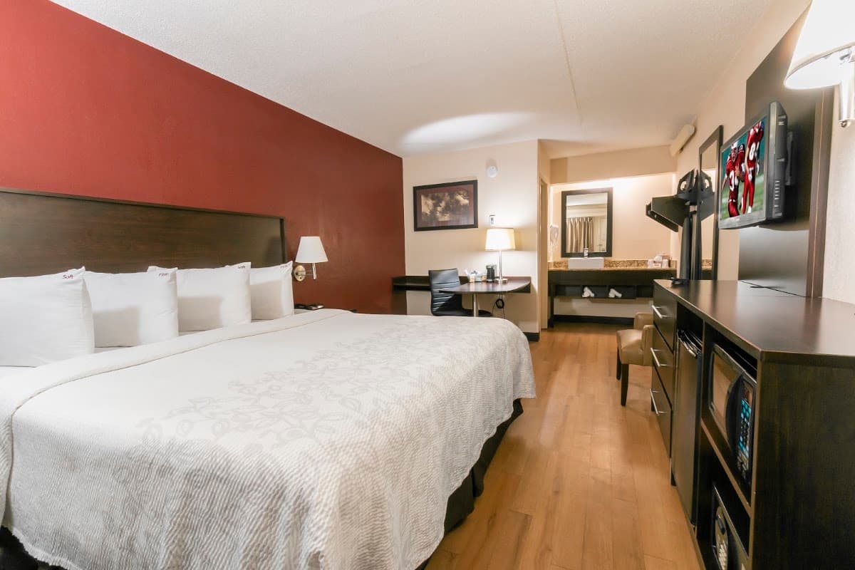 Red Roof PLUS+ Washington, DC - Rockville, Hotel in Derwood