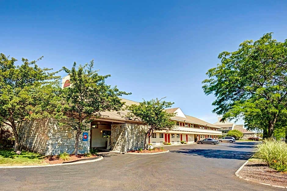 Americas Best Value Inn & Suites Monroe, Hotel in Detroit Beach