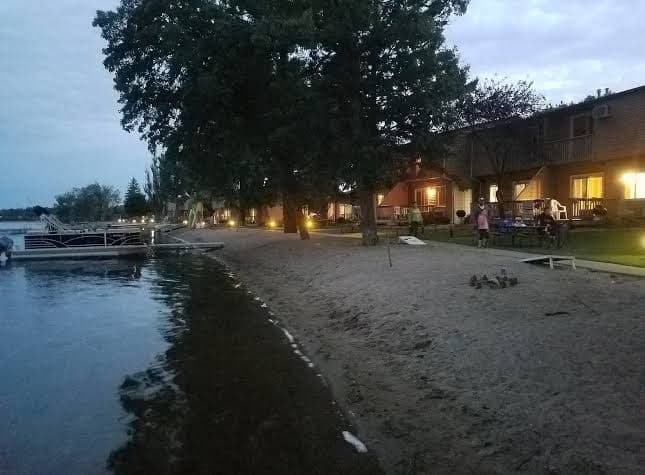 Breezy Shores Resort, Resort in Detroit Lakes