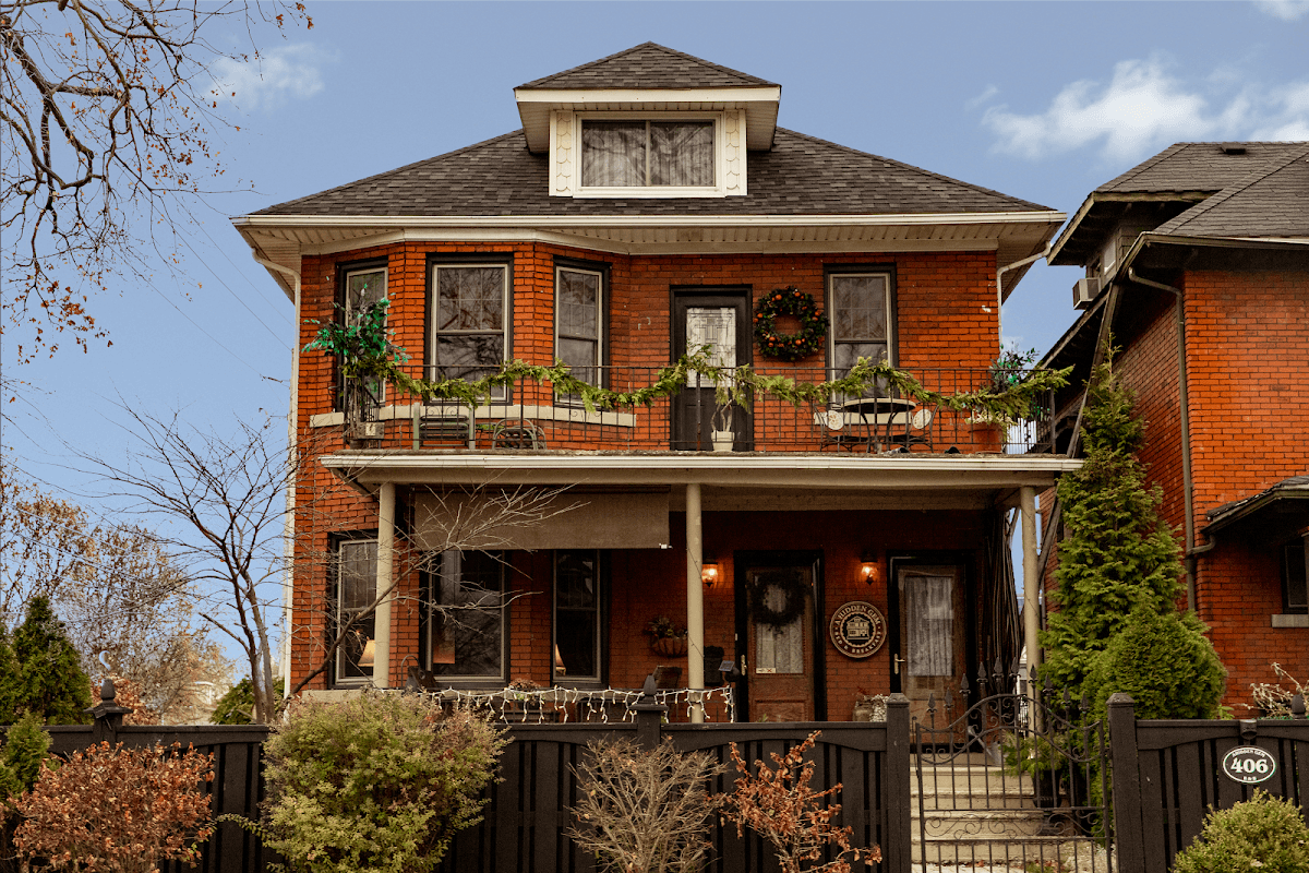 A Hidden Gem Bed and Breakfast, Bed & Breakfast in Detroit