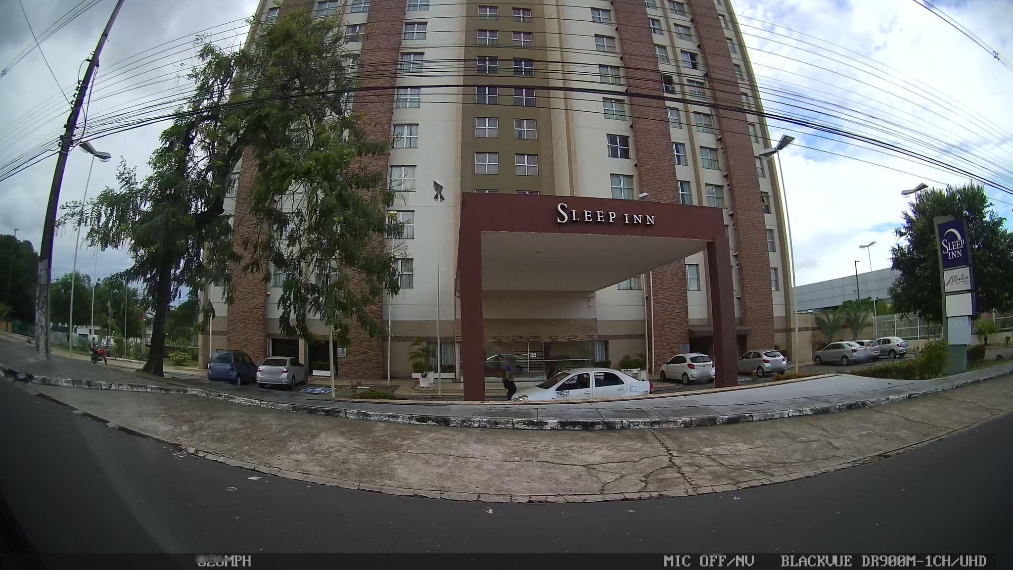 Street view near Sleep Inn Manaus, Manaus — © kaart_1 (CC BY-SA · Mapillary)