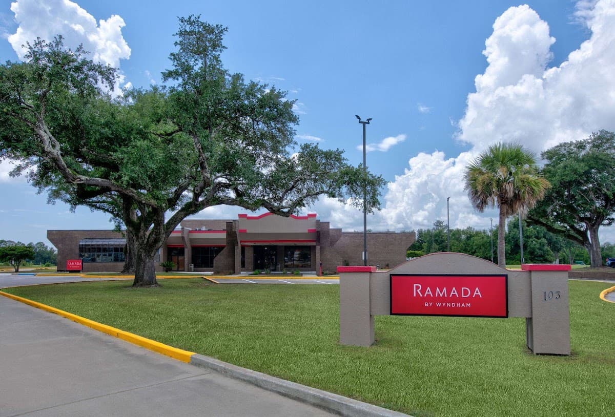Ramada by Wyndham Diamondhead I-10/Gulfport, Hotel in Diamondhead