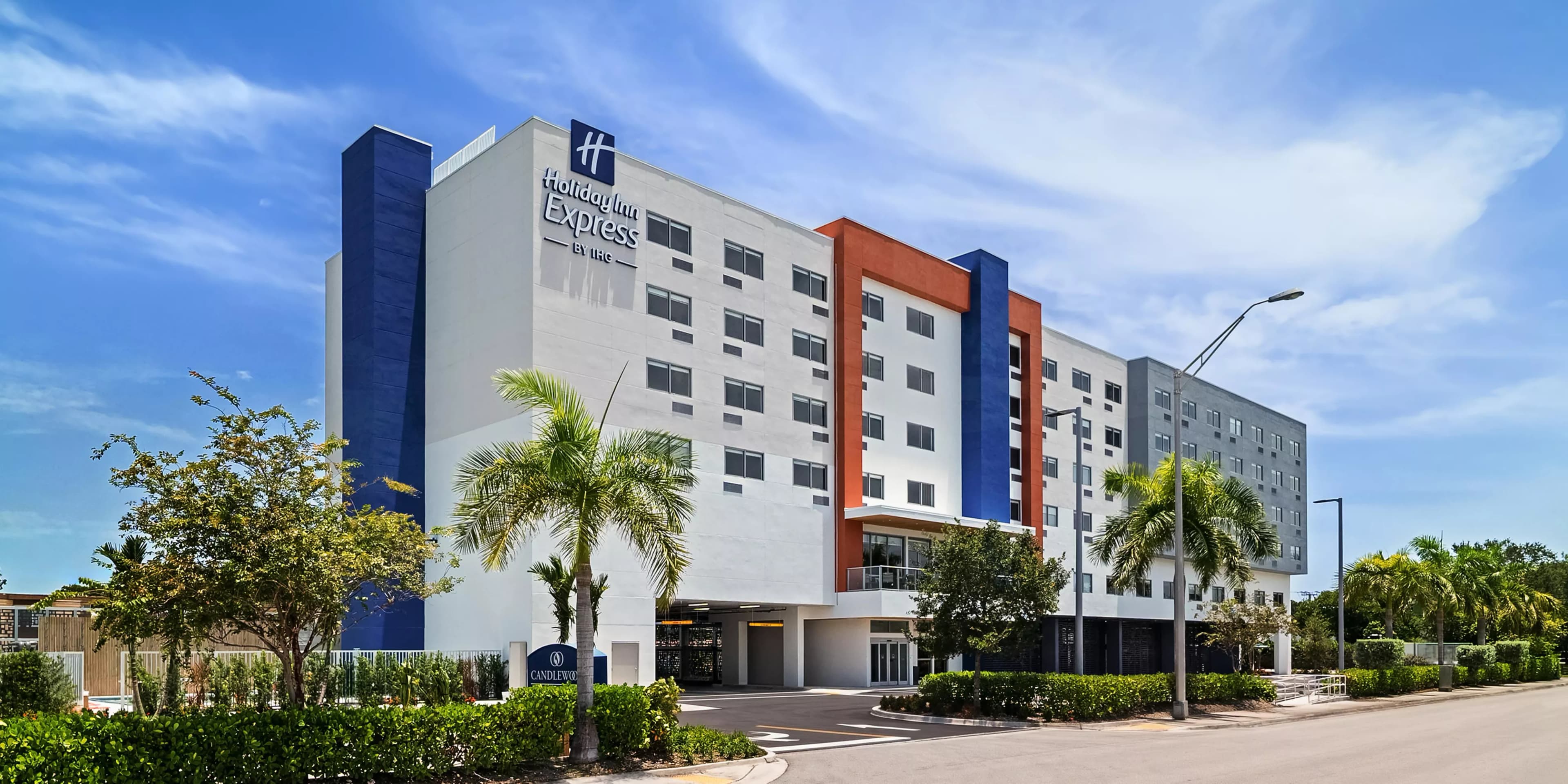 Holiday Inn Express & Suites Miami Intl Airport - 36th St by IHG, Virginia Gardens