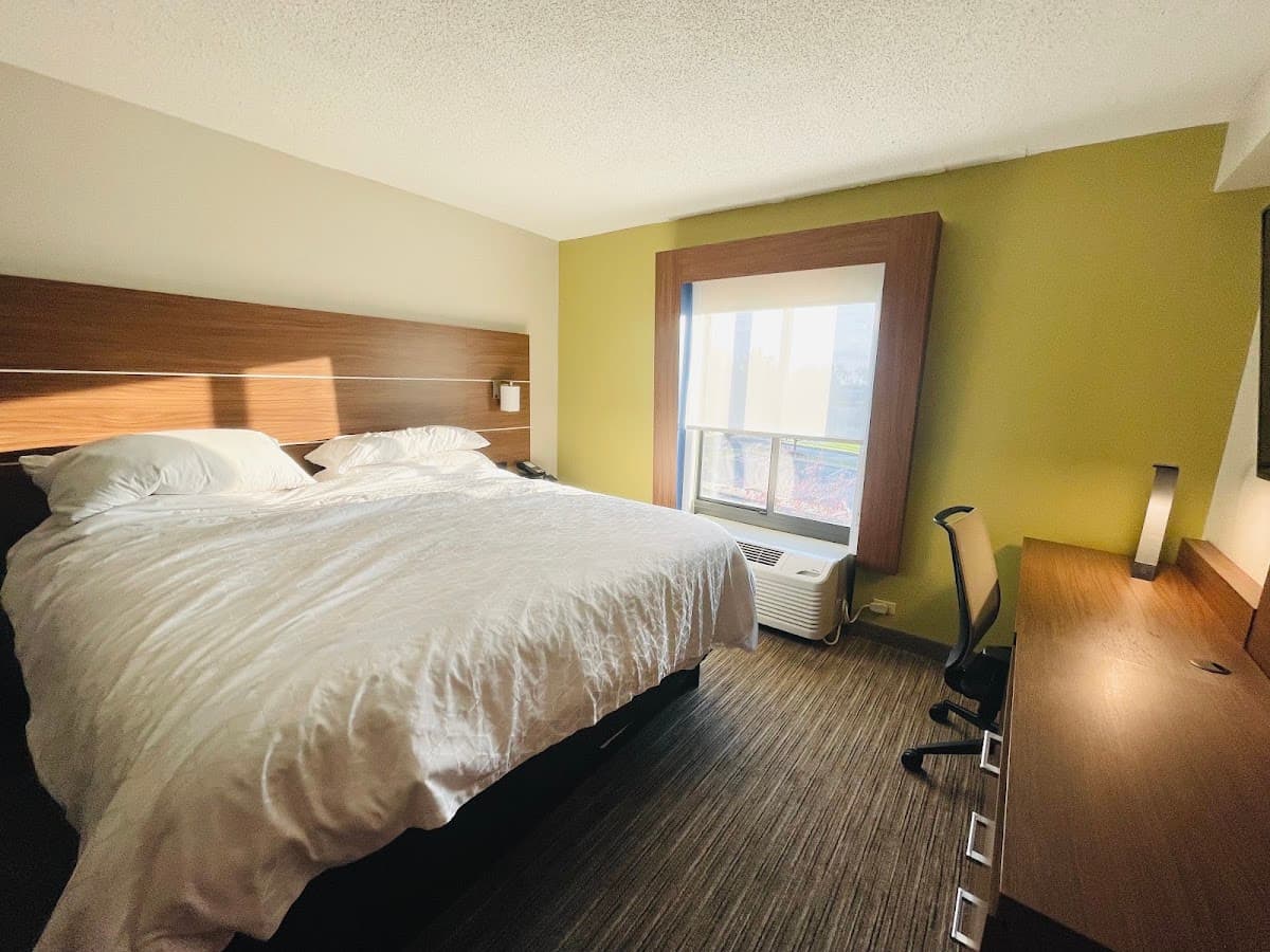 Holiday Inn Express & Suites Louisville East, Hotel in Douglass Hills