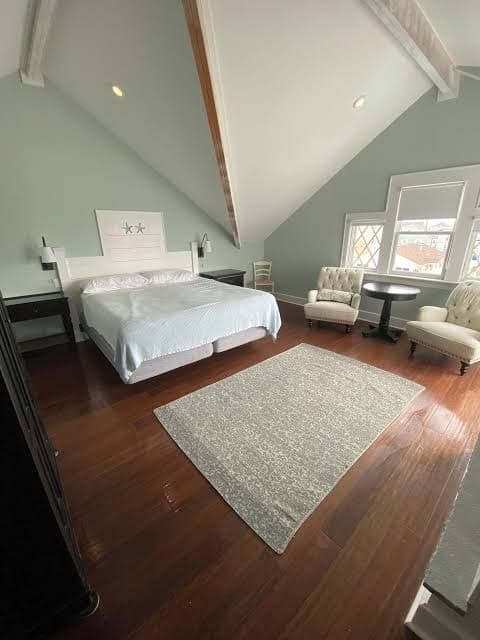 WATERFRONT 5-bedroom w/heated pool NORMANDY BEACH, Hotel in Dover Beaches North