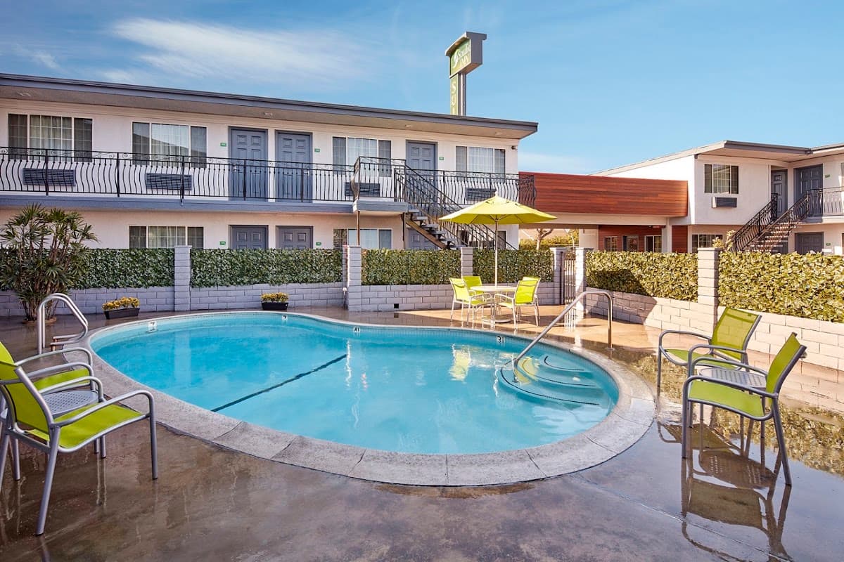 Studio Inn & Suites at Promenade Downey, Hotel in Downey