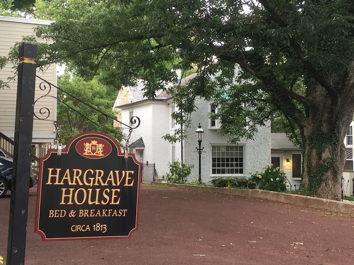 Hargrave House Bed and Breakfast Parking Lot, Hotel in Doylestown