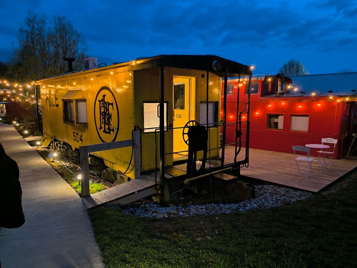 Caboose Inn at Doolittle Station, Hotel in DuBois
