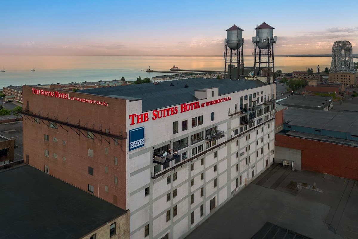 The Suites Hotel at Waterfront Plaza, Hotel in Duluth