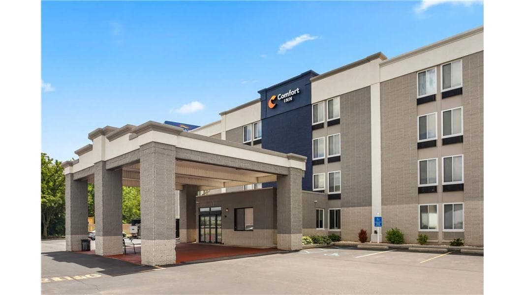 Comfort Inn Dunmore - Scranton East, Hotel in Throop