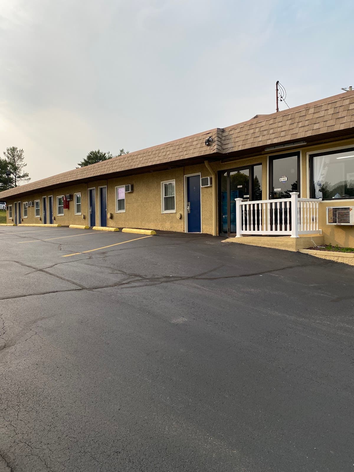 Dunmore Inn, Motel in Throop
