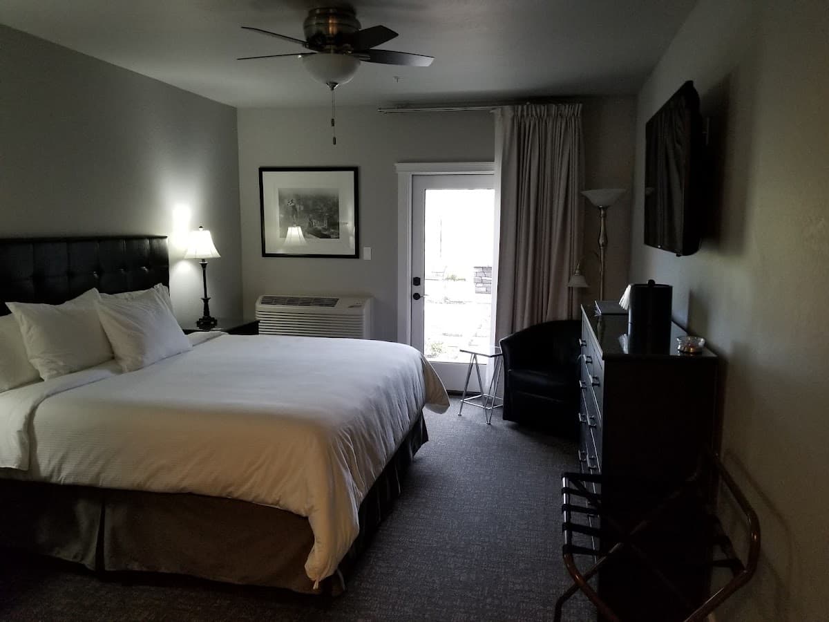 Resort at Eagle Point Golf Club Lodging, Resort in Eagle Point