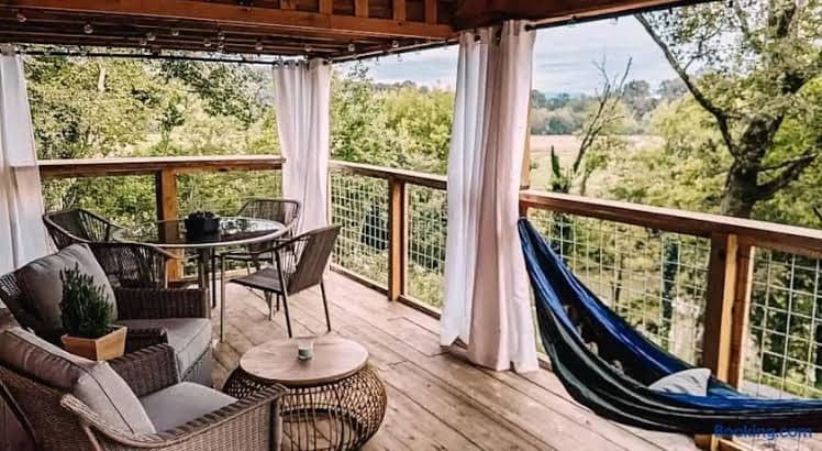 Magical Tennessee Tiny House with a Rooftop Deck - Entire Place, Holiday Home in Eagleton Village