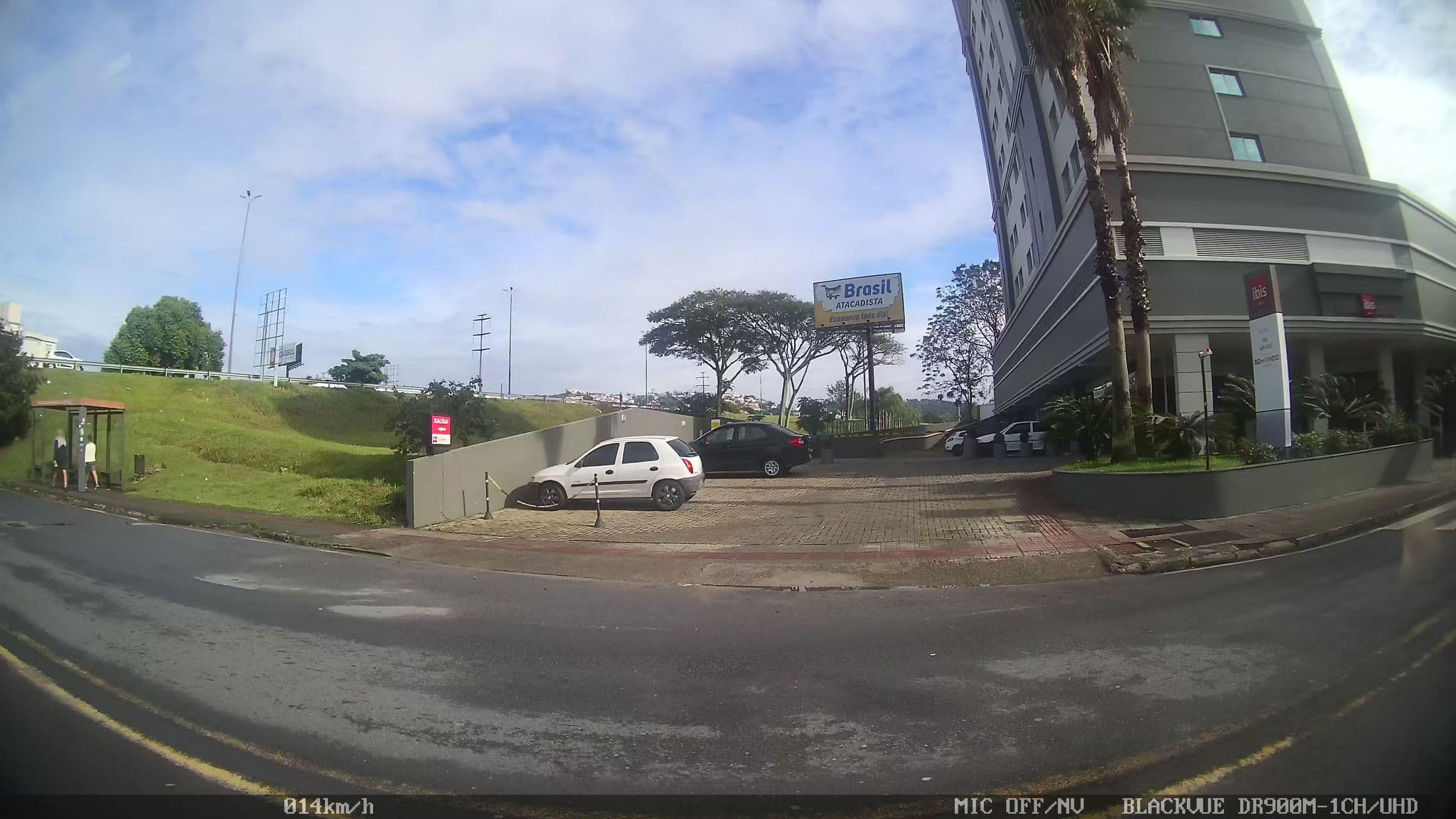 Street view near Ibis, São José — © kaart5 (CC BY-SA · Mapillary)