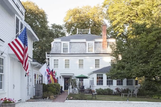 Old Manse Inn, Bed & Breakfast in East Dennis